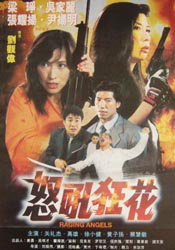 美女解开胸罩